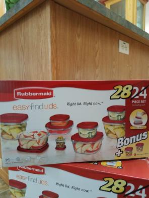 28 piece set Rubbermaid