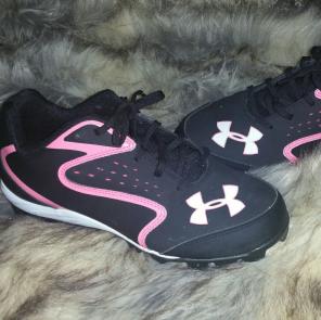 Under Armour Girls 5.5Y Baseball Cleats