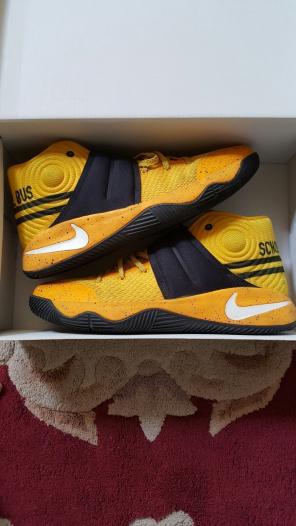 "School Bus" Kyrie 2