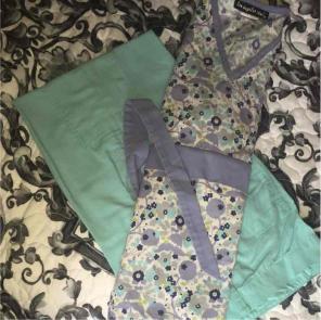 Floral scrub set