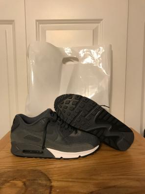 Air Max’s DS size 8.5