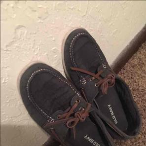 Rarely worn old navy shoes size 9