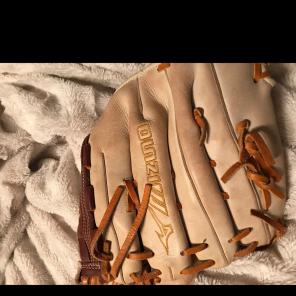 Mizuno Softball Glove