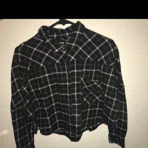 BDG URBAN OUTFITTERS PLAID CROP TOP