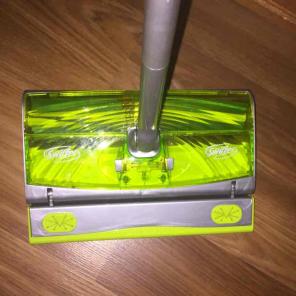 Swiffer sweep and trap