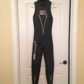 Runnergirl QuintanaRoo sleeveles wetsuit