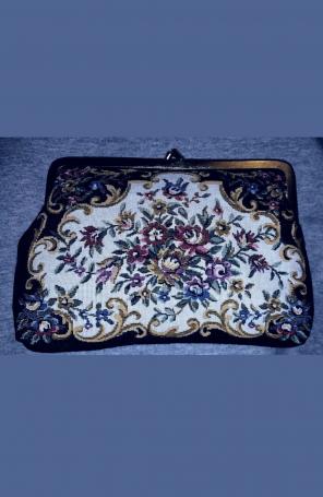 VTG FLORAL TAPESTRY KISSLOCK CLUTCH BAG