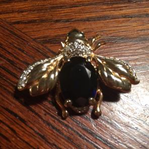 Vasari Bee Sapphire Color Stone Brooch