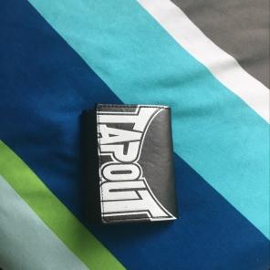 tap out wallet