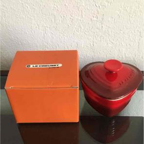 Le creuset ramekin with lid