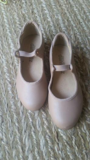 Girls danshuz tap shoes 9