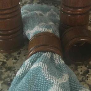 8 wooden napkin rings - Pier One