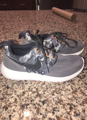 Boys Nike Shoes Size 2Y