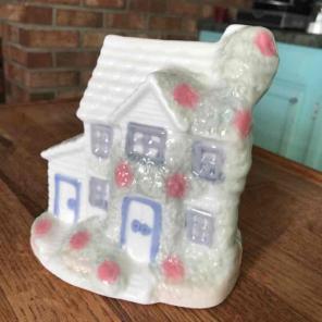 Ceramic Cottage Like New