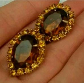 VINTAGE CLIP ON RHINESTONE EARRINGS