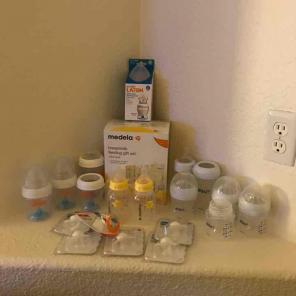 Bottles / pacifiers / breastfeeding set