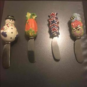 Set of 4 spread knives