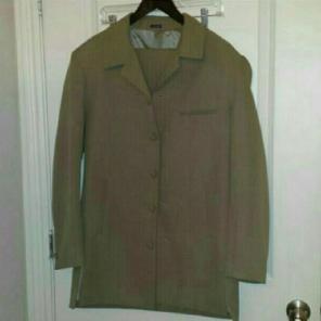 OFFERS! Mens 38R/31W G Vironi Beige Suit