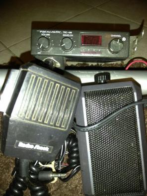 REALISTIC TRC-408 40 CHANNEL CB RADIO