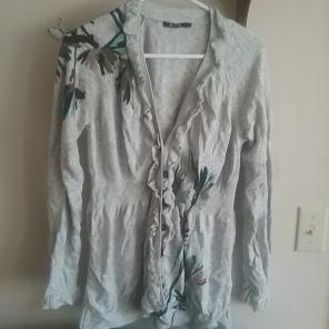 Size l gry sweater