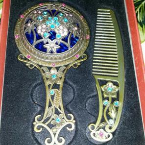 Vintage HEIRLOOM MIRROR & COMB SET