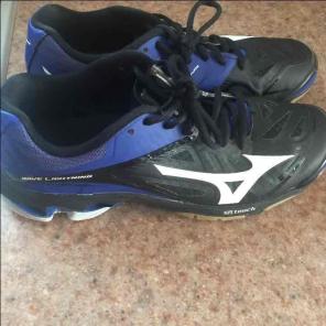 Mizuno Wave Lightning Volleyball Shoe