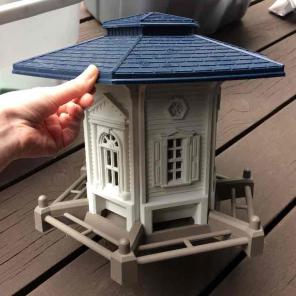 Brand new Bird Feeder
