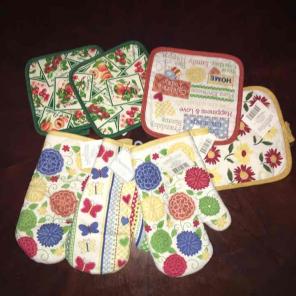 Bundle of Potholders & Ovenmitts