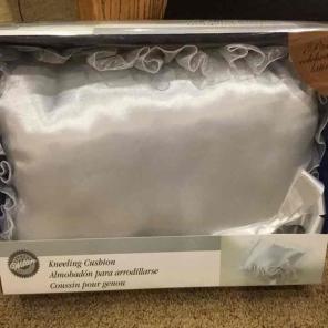 Wilton Wedding Kneeling Cushion
