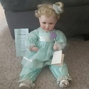 Amanda porcelain doll Hamilton