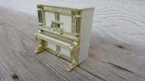 Vintage Collectible Piano S & P Shakers