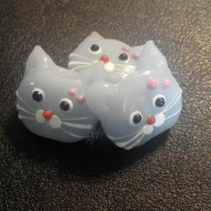 Glass cat beads