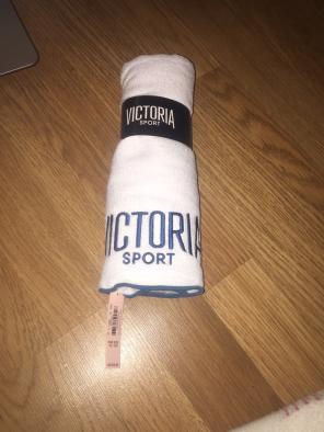 VICTORIA SECRET SPORTS TOWEL