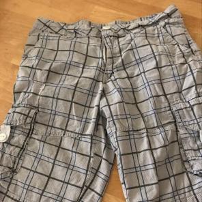 Young Men's Carbon Plaid Shorts Size 30