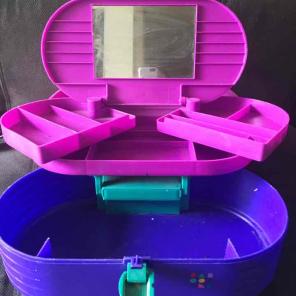 Large Vintage pink and purple caboodle