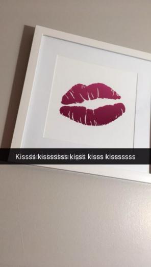HOT PINK KISS PICTURE