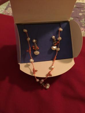 AVON CORAL/PEARLESQUE GIFT SET
