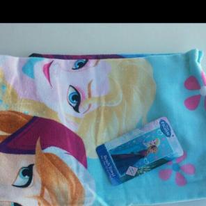 NWT. Disney Frozen girls Beach Towel