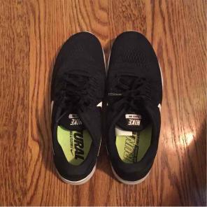 nike free run (black and white)