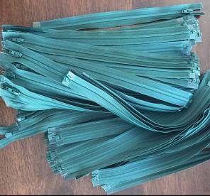 Ykk Zippers Lot Of 25- Green 11 Inch