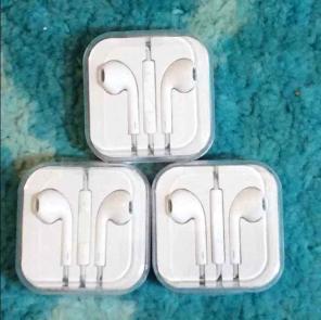 Get 3 earbuds for $10, free shipping
