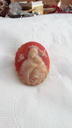 A TREASURED METICULOUS CARVED CAMEO 2"