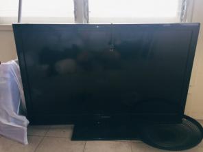 72 Inch Flat Screen Insignia TV