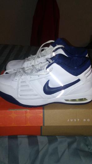 Kids Nike shoes size 5