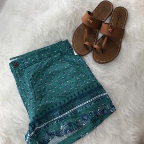 NWT MID RISE LINEN SHORTS