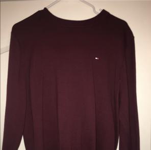 Tommy Hilfiger // Burgundy Pullover