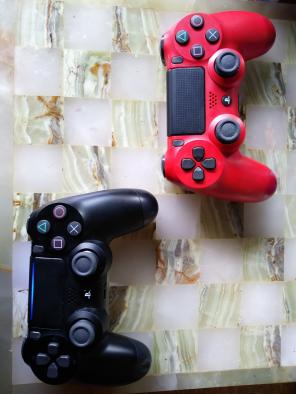 PS 4 with 2 games