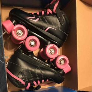 Youth roller skates