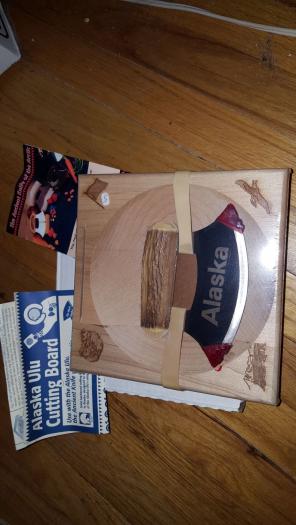 Alaska ulu knife and cutting board