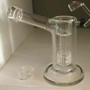 Glass rig with quartz banger